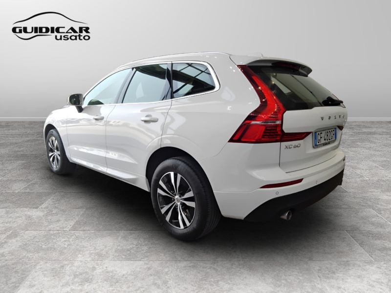 GuidiCar - VOLVO XC60 2021 XC60 2.0 B4 Momentum auto Usato