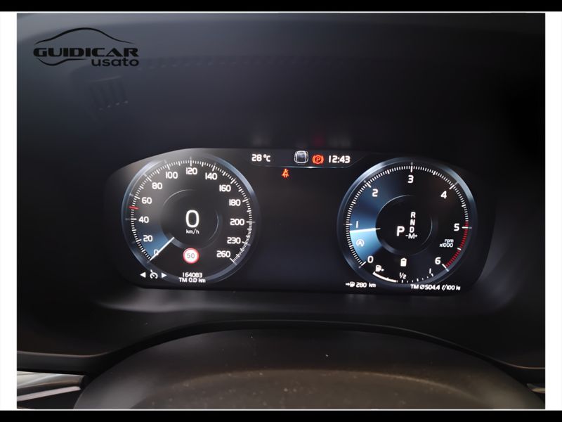 GuidiCar - VOLVO XC60 2021 XC60 2.0 B4 Momentum auto Usato