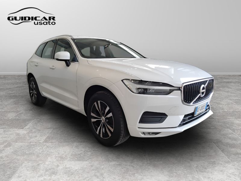 GuidiCar - VOLVO XC60 2021 XC60 2.0 B4 Momentum auto Usato