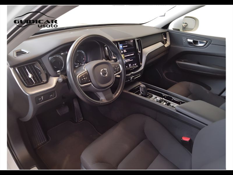 GuidiCar - VOLVO XC60 2021 XC60 2.0 B4 Momentum auto Usato