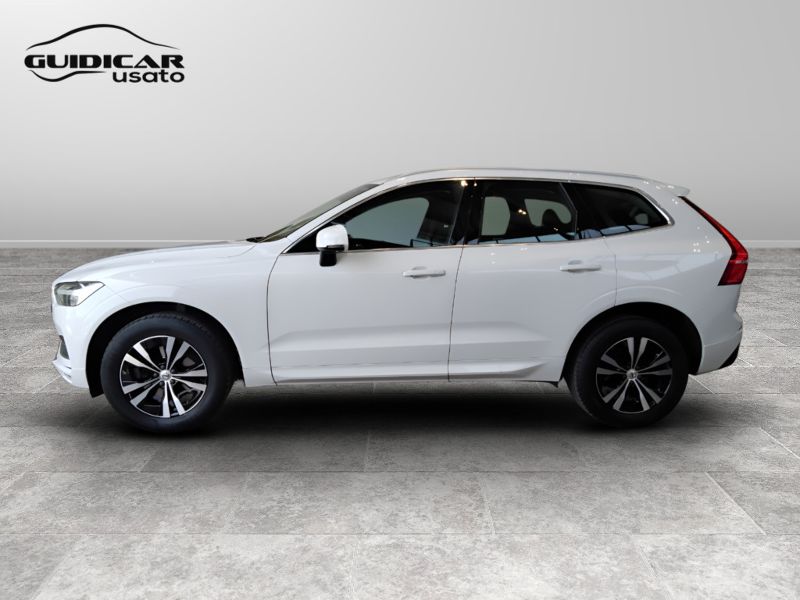GuidiCar - VOLVO XC60 2021 XC60 2.0 B4 Momentum auto Usato