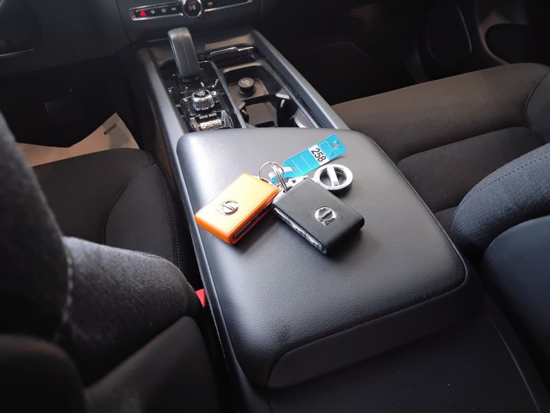 GuidiCar - VOLVO XC60 2021 XC60 2.0 B4 Momentum auto Usato