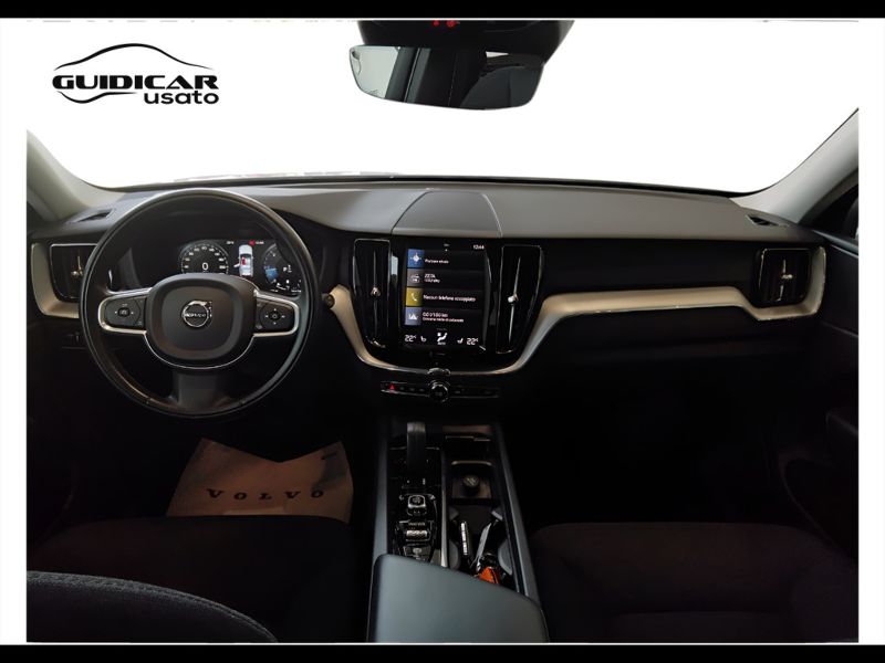 GuidiCar - VOLVO XC60 2021 XC60 2.0 B4 Momentum auto Usato
