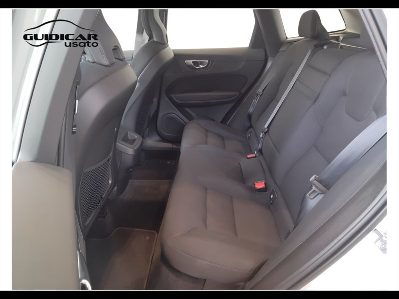 GuidiCar - VOLVO XC60 2021 XC60 2.0 B4 Momentum auto Usato