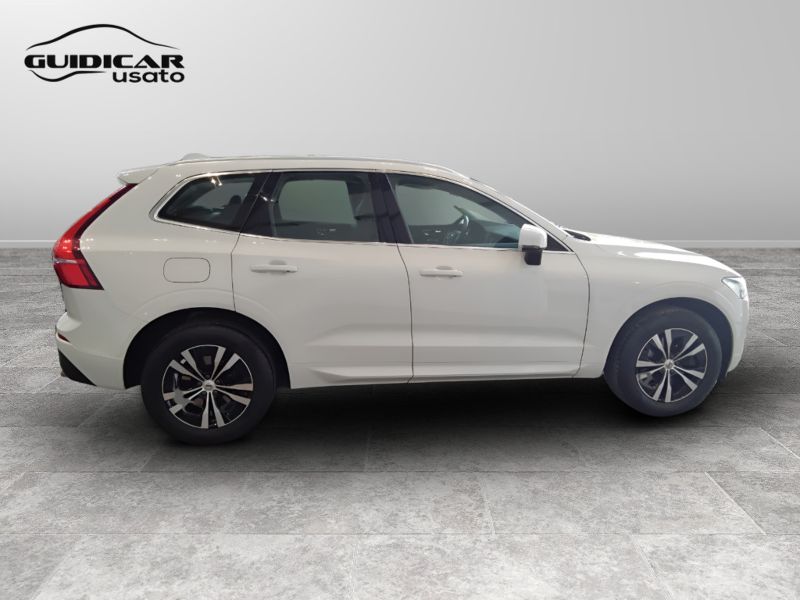 GuidiCar - VOLVO XC60 2021 XC60 2.0 B4 Momentum auto Usato