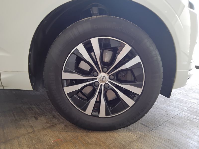 GuidiCar - VOLVO XC60 2021 XC60 2.0 B4 Momentum auto Usato
