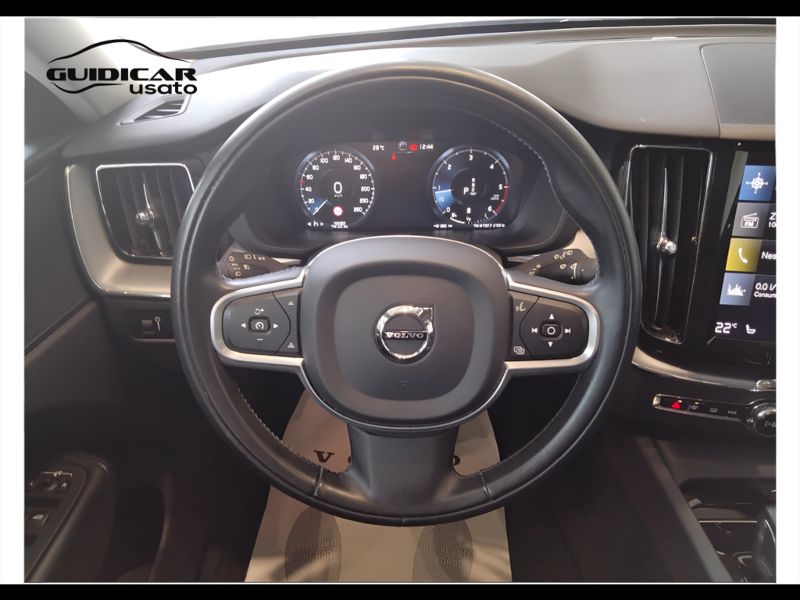 GuidiCar - VOLVO XC60 2021 XC60 2.0 B4 Momentum auto Usato