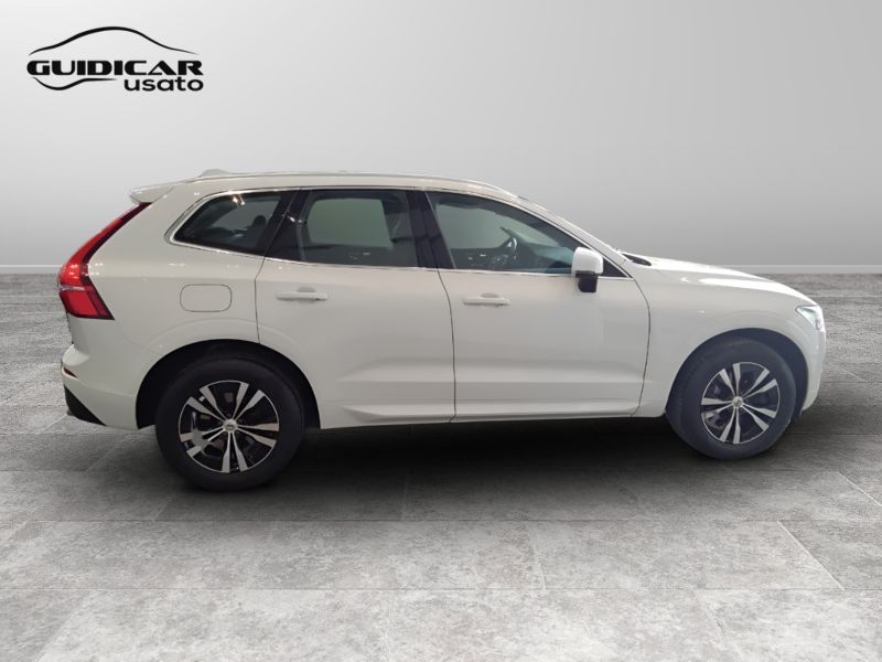 GuidiCar - VOLVO XC60 2021 XC60 2.0 B4 Momentum auto Usato
