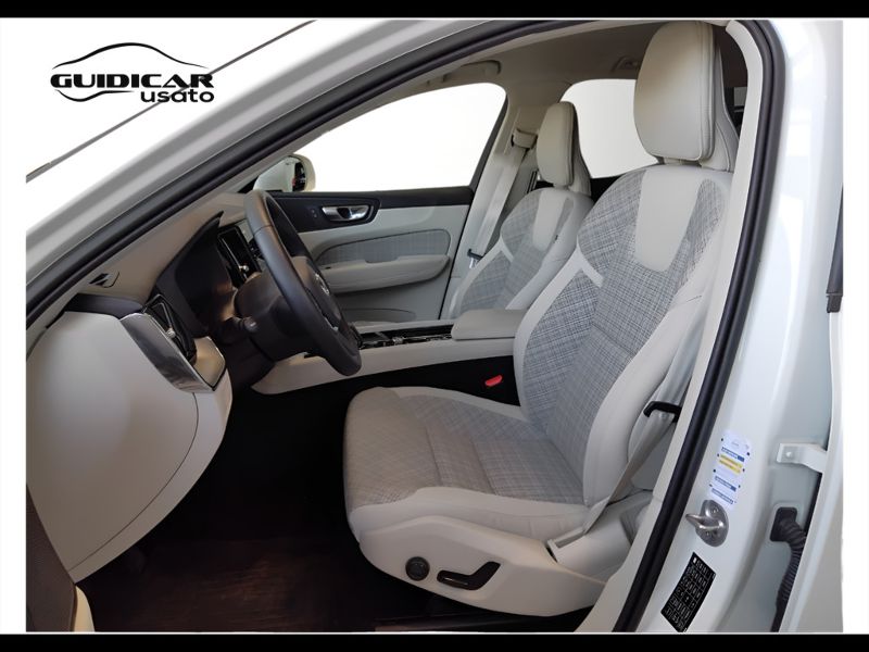 GuidiCar - VOLVO XC60 2022 XC60 2.0 b4 Core awd auto Usato