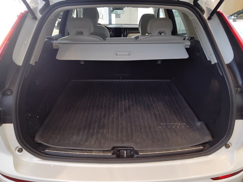 GuidiCar - VOLVO XC60 2022 XC60 2.0 b4 Core awd auto Usato