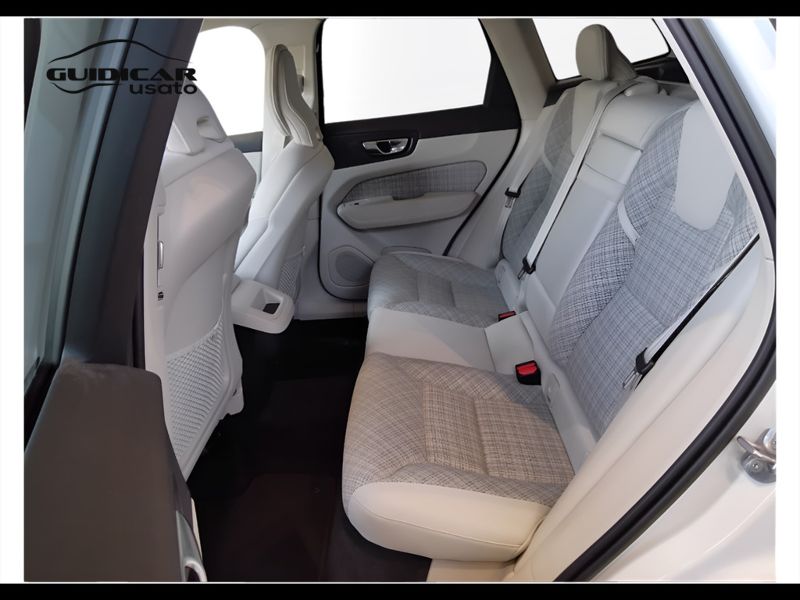 GuidiCar - VOLVO XC60 2022 XC60 2.0 b4 Core awd auto Usato