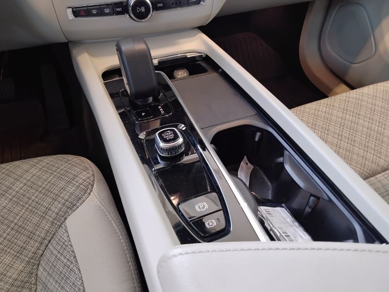 GuidiCar - VOLVO XC60 2022 XC60 2.0 b4 Core awd auto Usato