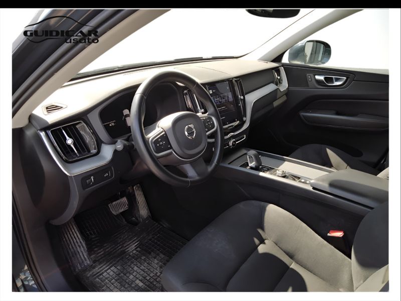 GuidiCar - VOLVO XC60 2022 XC60 2.0 B4 Momentum awd auto Usato