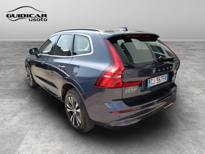 GuidiCar - VOLVO XC60 2022 XC60 2.0 B4 Momentum awd auto Usato