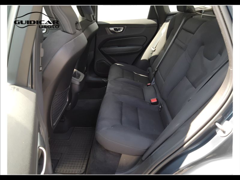 GuidiCar - VOLVO XC60 2022 XC60 2.0 B4 Momentum awd auto Usato