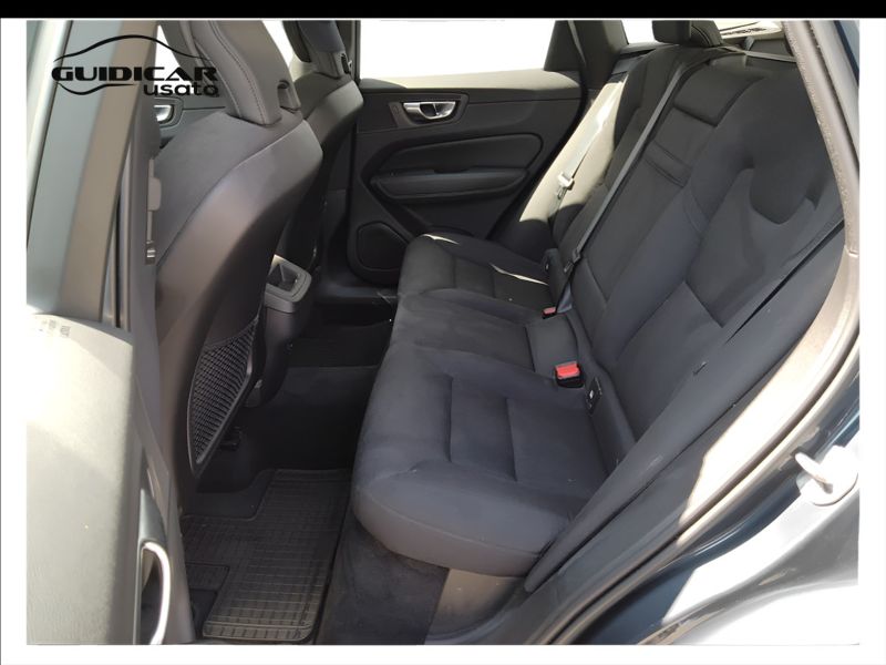 GuidiCar - VOLVO XC60 2022 XC60 2.0 B4 Momentum awd auto Usato