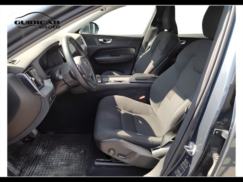 GuidiCar - VOLVO XC60 2022 XC60 2.0 B4 Momentum awd auto Usato