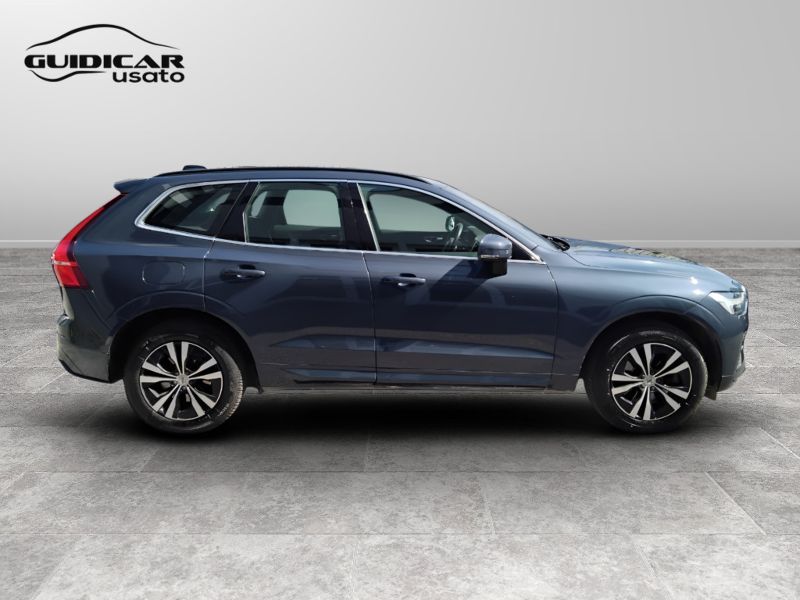 GuidiCar - VOLVO XC60 2022 XC60 2.0 B4 Momentum awd auto Usato