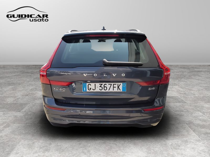 GuidiCar - VOLVO XC60 2022 XC60 2.0 B4 Momentum awd auto Usato