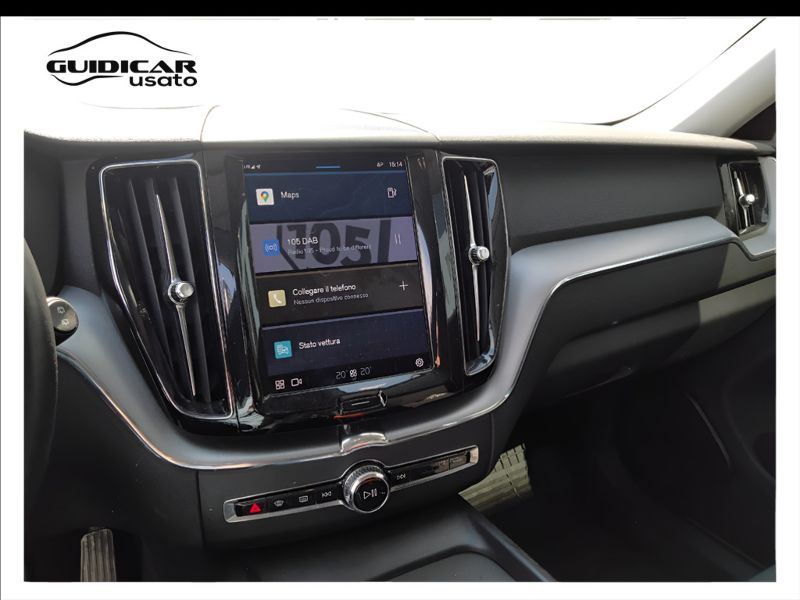 GuidiCar - VOLVO XC60 2022 XC60 2.0 B4 Momentum awd auto Usato