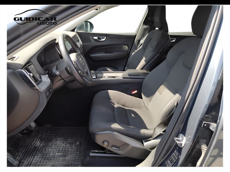 GuidiCar - VOLVO XC60 2022 XC60 2.0 B4 Momentum awd auto Usato