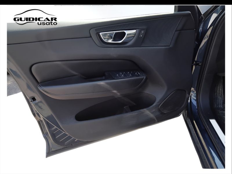 GuidiCar - VOLVO XC60 2022 XC60 2.0 B4 Momentum awd auto Usato