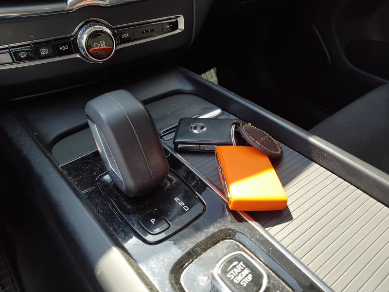 GuidiCar - VOLVO XC60 2022 XC60 2.0 B4 Momentum awd auto Usato