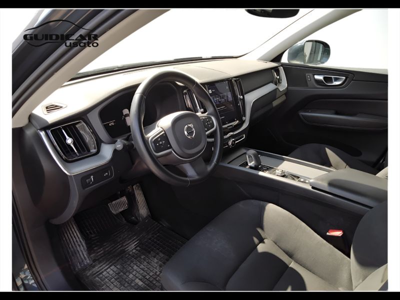 GuidiCar - VOLVO XC60 2022 XC60 2.0 B4 Momentum awd auto Usato