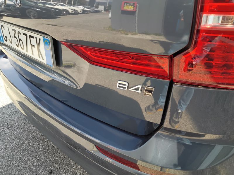 GuidiCar - VOLVO XC60 2022 XC60 2.0 B4 Momentum awd auto Usato