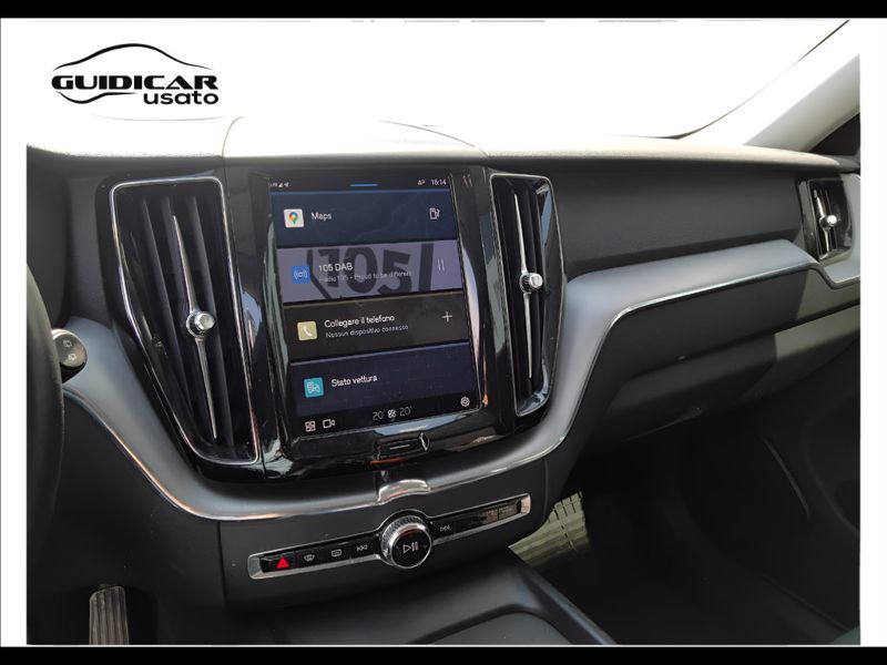 GuidiCar - VOLVO XC60 2022 XC60 2.0 B4 Momentum awd auto Usato