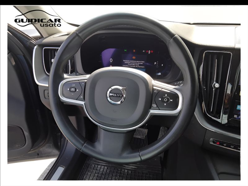 GuidiCar - VOLVO XC60 2022 XC60 2.0 B4 Momentum awd auto Usato