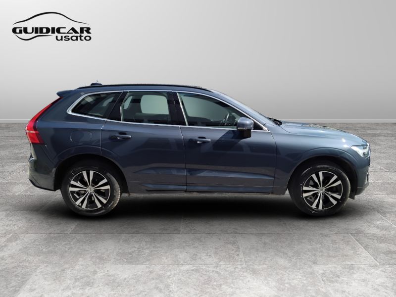 GuidiCar - VOLVO XC60 2022 XC60 2.0 B4 Momentum awd auto Usato