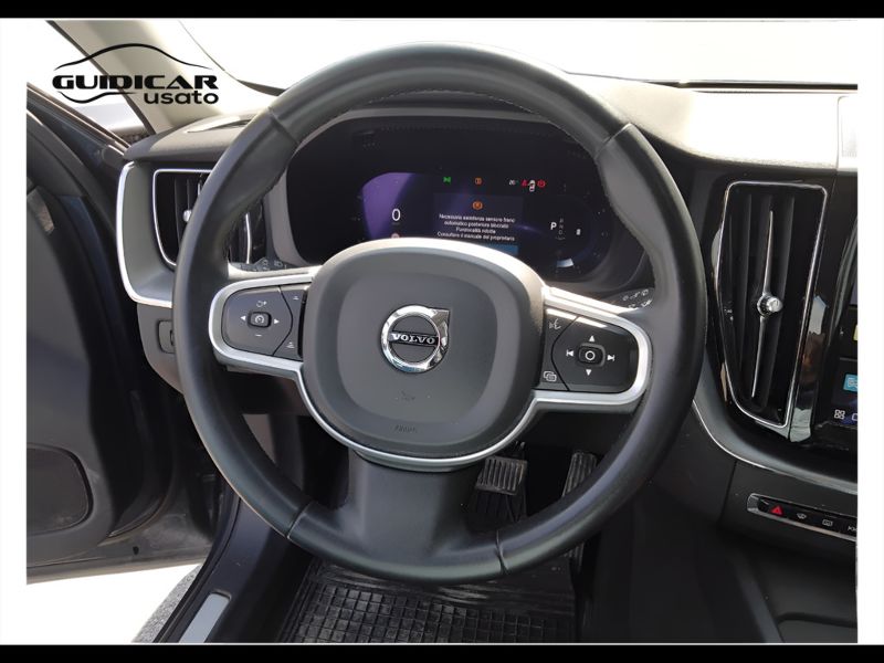 GuidiCar - VOLVO XC60 2022 XC60 2.0 B4 Momentum awd auto Usato