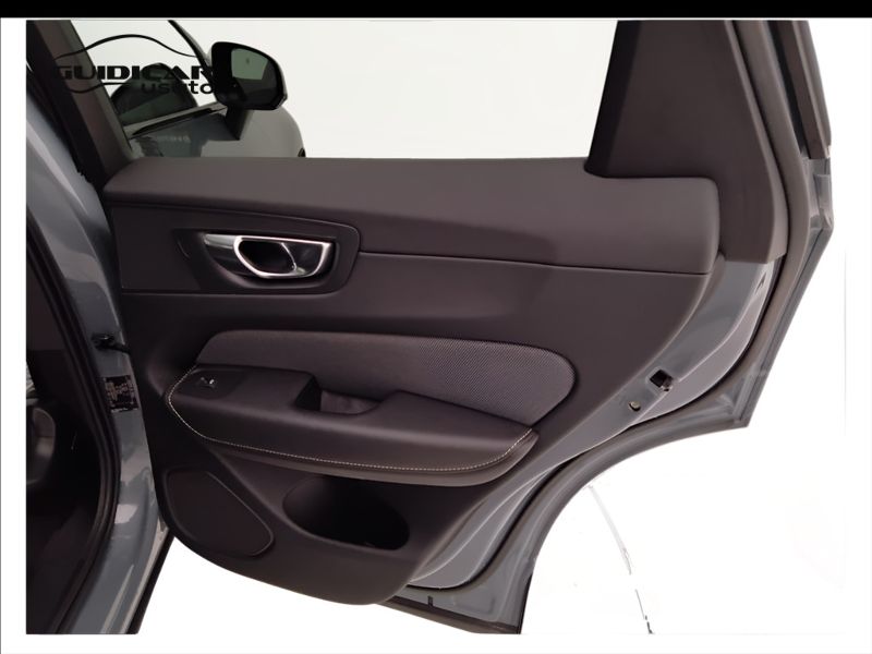 GuidiCar - VOLVO XC60 2022 XC60 2.0 B4 R-Design awd auto Usato