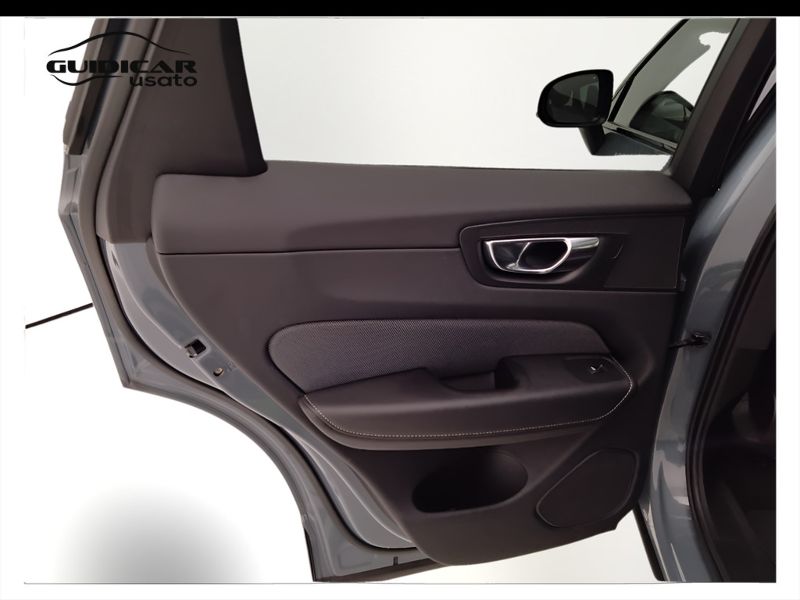 GuidiCar - VOLVO XC60 2022 XC60 2.0 B4 R-Design awd auto Usato