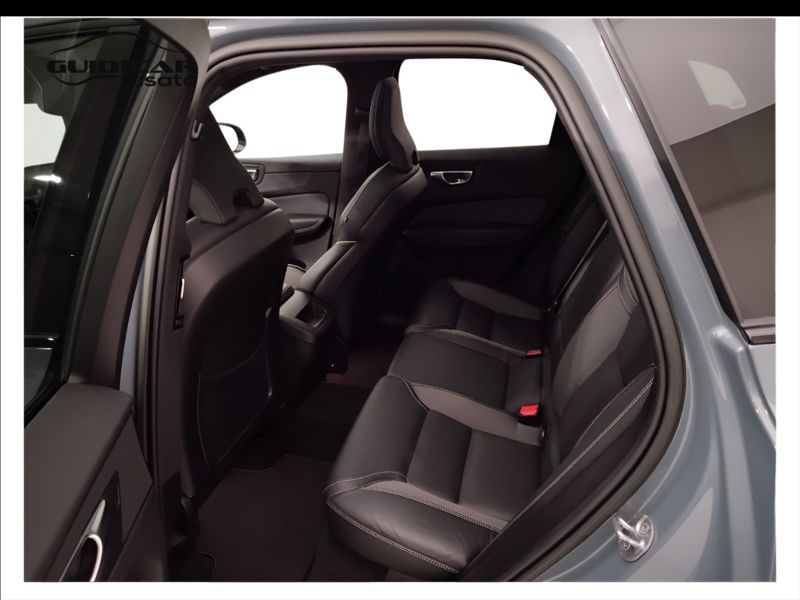 GuidiCar - VOLVO XC60 2022 XC60 2.0 B4 R-Design awd auto Usato