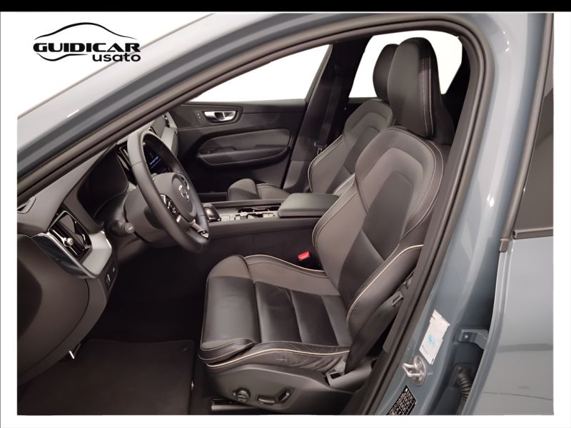 GuidiCar - VOLVO XC60 2022 XC60 2.0 B4 R-Design awd auto Usato