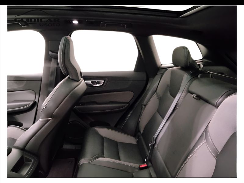 GuidiCar - VOLVO XC60 2022 XC60 2.0 B4 R-Design awd auto Usato