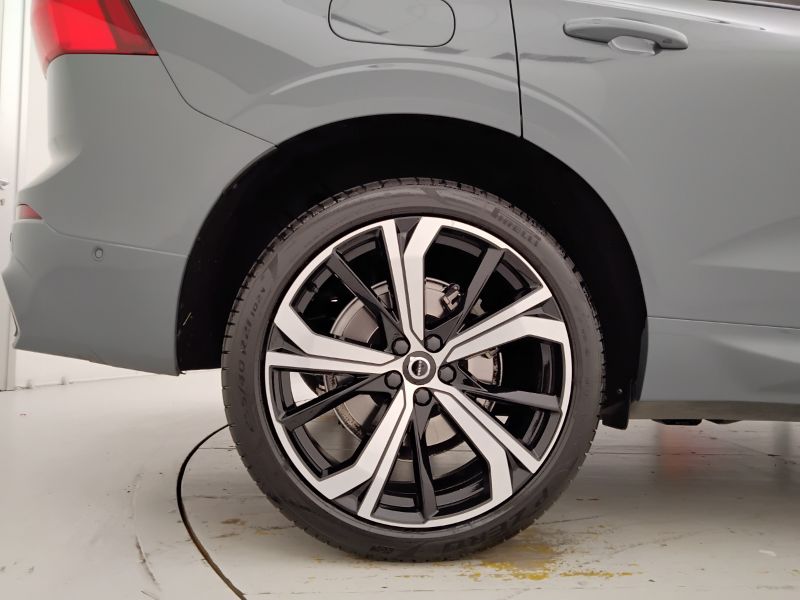 GuidiCar - VOLVO XC60 2022 XC60 2.0 B4 R-Design awd auto Usato