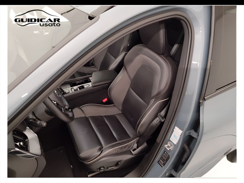 GuidiCar - VOLVO XC60 2022 XC60 2.0 B4 R-Design awd auto Usato