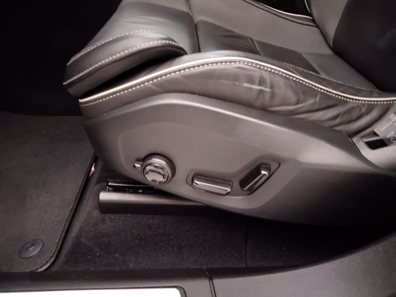 GuidiCar - VOLVO XC60 2022 XC60 2.0 B4 R-Design awd auto Usato