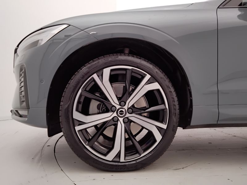 GuidiCar - VOLVO XC60 2022 XC60 2.0 B4 R-Design awd auto Usato
