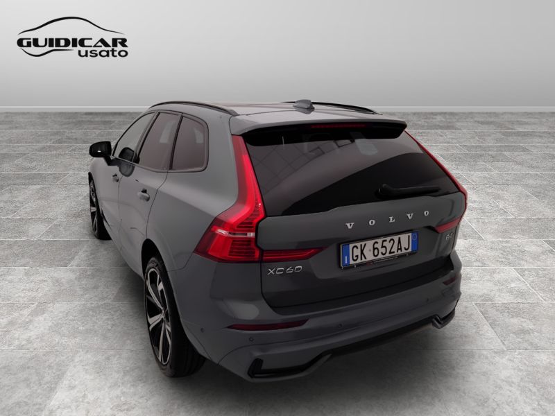 GuidiCar - VOLVO XC60 2022 XC60 2.0 B4 R-Design awd auto Usato