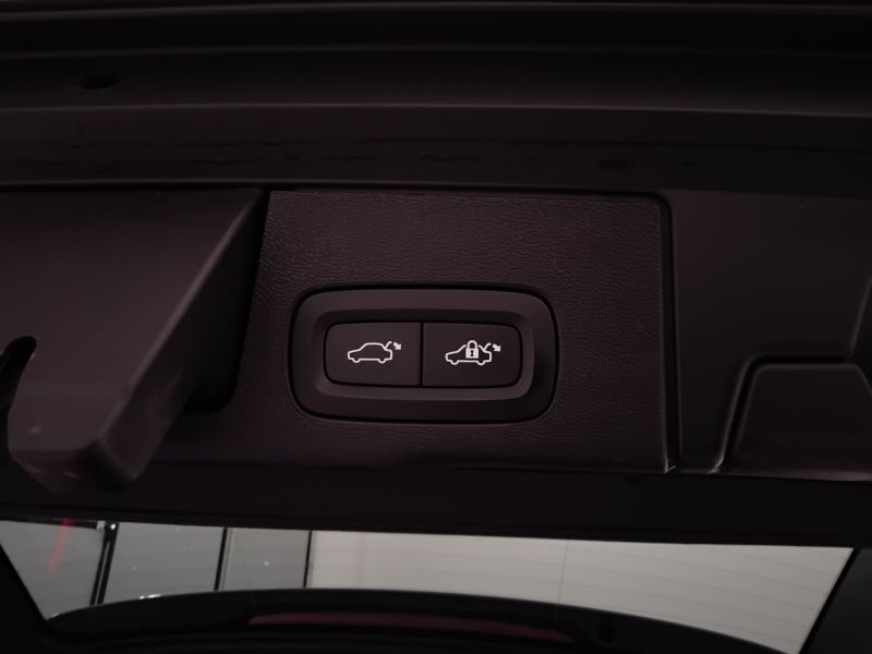 GuidiCar - VOLVO XC60 2022 XC60 2.0 B4 R-Design awd auto Usato