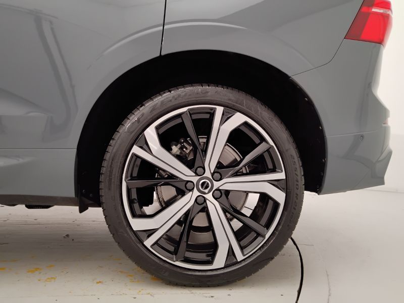 GuidiCar - VOLVO XC60 2022 XC60 2.0 B4 R-Design awd auto Usato