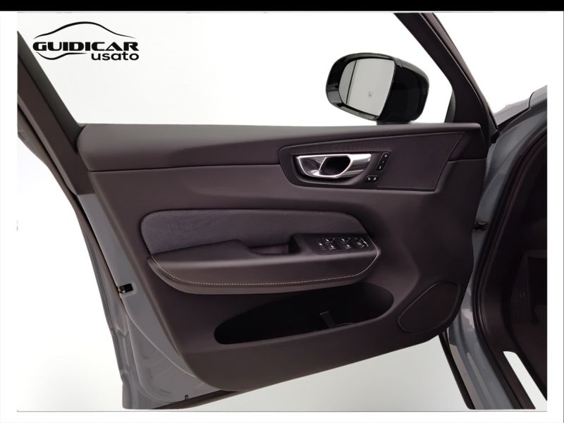 GuidiCar - VOLVO XC60 2022 XC60 2.0 B4 R-Design awd auto Usato