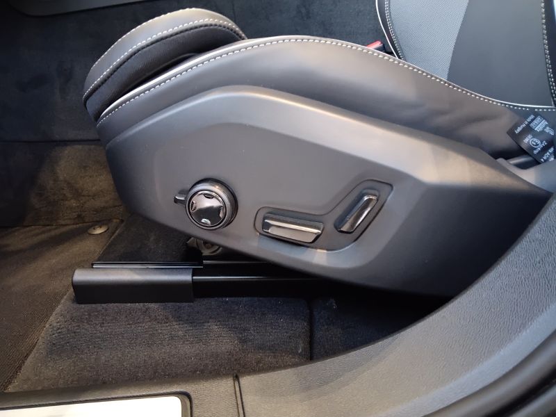 GuidiCar - VOLVO XC60 1 XC60 2.0 t6 phev Plus Black Edition awd auto Nuovo
