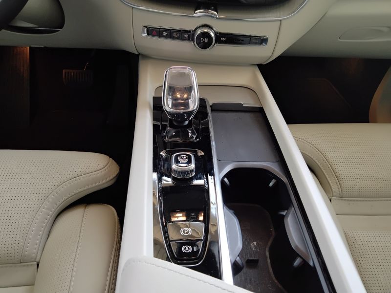 GuidiCar - VOLVO XC60 2024 XC60 2.0 t6 recharge phev obc 6,4kW Ultimate Dark awd auto Aziendale