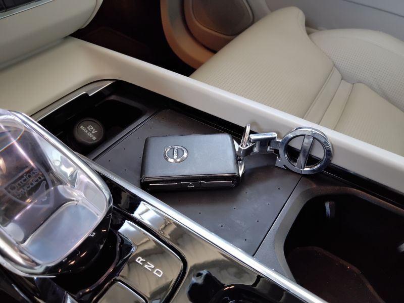 GuidiCar - VOLVO XC60 2024 XC60 2.0 t6 recharge phev obc 6,4kW Ultimate Dark awd auto Aziendale