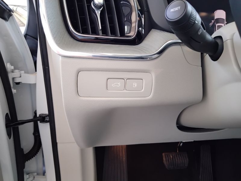 GuidiCar - VOLVO XC60 2024 XC60 2.0 t6 recharge phev obc 6,4kW Ultimate Dark awd auto Aziendale